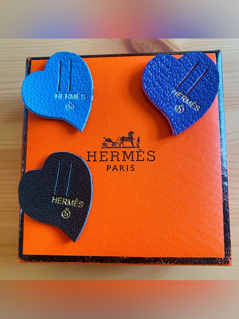 🛍️ Hermès Authentic Petit H Blue Heart Leather Charm with Ribbon - Picture 11 of 14